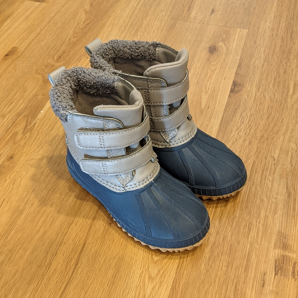 Old Navy winner duck boots for toddler boys